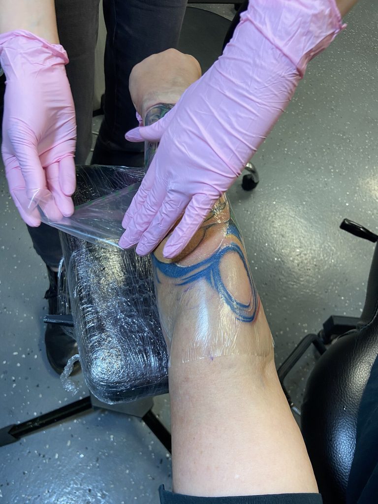 Cicatrisation tatouage : phases et durée en 2026